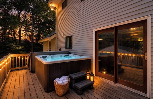 White Haven Cottage | Lake Access & Private Hot Tub at Poconos Home!