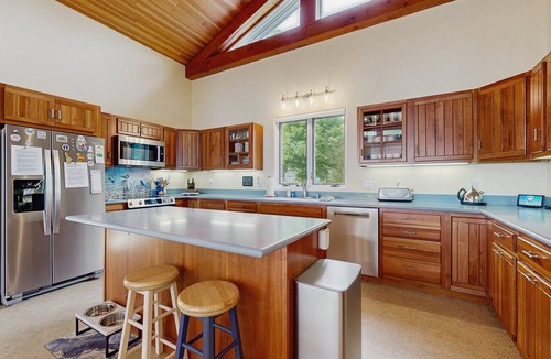 South Hero House | Lake Champlain Beach House | Private Beach, Lake Views & Dog-Friendly South Hero Escape