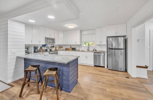 Hoyt House | Lake Eufaula, OK Lakefront house on the beach. Sleeps 8, 3 bedroom, 2 bath