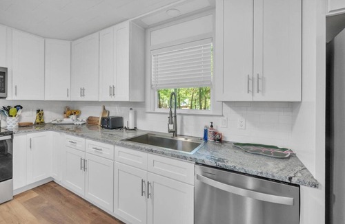 Hoyt House | Lake Eufaula, OK Lakefront house on the beach. Sleeps 8, 3 bedroom, 2 bath
