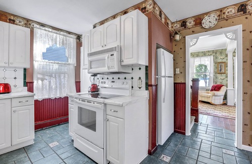 Orange Lake House | Lake Front Home close to Great Hiking Trails & just 60 minutes from NYC