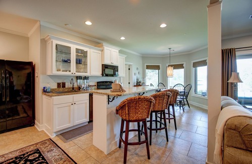 Mid America House | Lake Hamilton - Private Hot tub, pool and peleton.