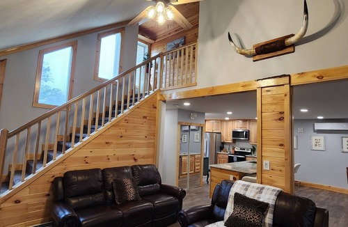 Tunkhannock Township Ski Chalet | Lake & Pool Access Included, Private Backyard Hot Tub, Firepit & Arcade Room