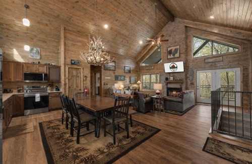 Ridgedale Cabin | Lakefront 6BR Lodge Sleeps 20 Hot Tub 4 Miles to Thunder Ridge