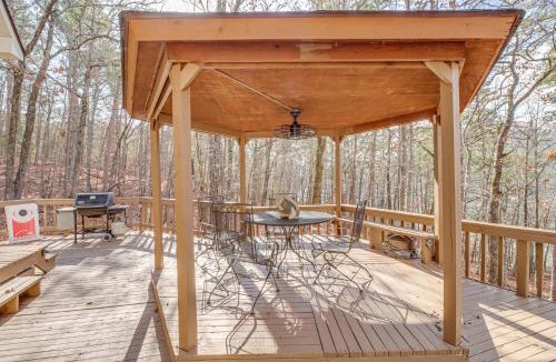Bee Branch House | Lakefront Arkansas Home w/Deck, Grill & Cornhole!