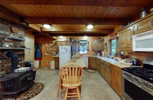 Beaver Cove House | Lakefront Cabin on a Double Lot w/500