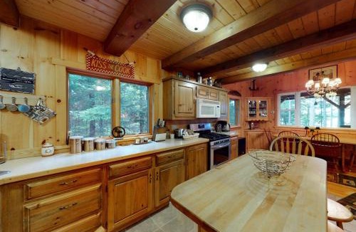 Beaver Cove House | Lakefront Cabin on a Double Lot w/500