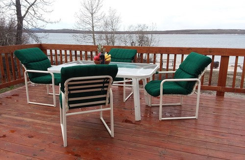 Babb House | Lakefront cabin on Duck Lake near Glacier National Park, great fishing & hiking!