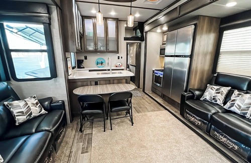 Plainwell House | Lakefront! Fabulous 2-bedroom 5th Wheel RV on Pine Lake in Plainwell Michigan!