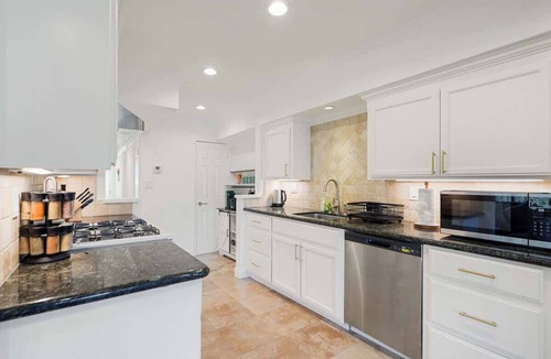 East San Mateo Apartment | Lakefront Lavender House 2BR w/ Water Views & Backyard Near SF