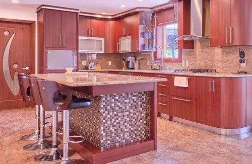 Town of Highland House | Lakefront Luxury Pool, Hot Tub, Sauna, 6BR, Theatre & Games, Delaware River