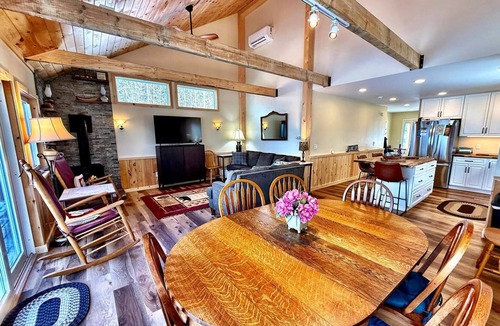 Sodus Cottage | Lakefront Oak Cottage Hot Tub & Fire Pit