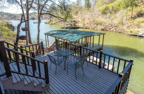 Jones Mills House | Lakefront Oasis Retreat in Malvern