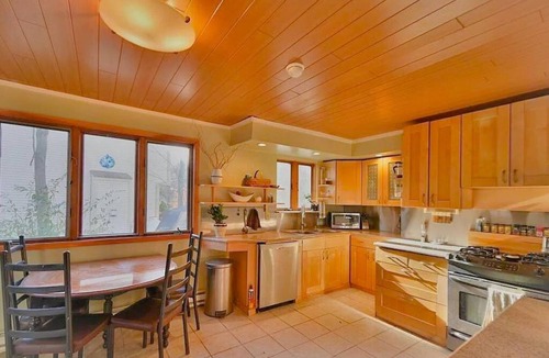 Pocono Summit Ski Chalet | LAKEFRONT Rustic Retreat- Hot Tub, Gameroom, Firepit, Kayaks, Dock, BBQ