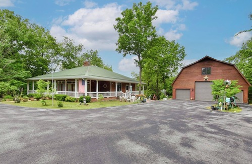 Golden Cabin | Lakeside Ranch Cabin with OPTIONAL HOT TUB