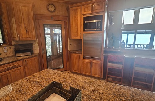 Schroon Lake House | Lakeside Retreat at Schroon Lake Spacious home with lakeside access and moorings