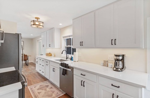 Fennville House | Lakewood Luxe Heated Pool Hot Tub Near Town!