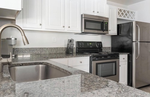 Piedmont Heights Apartment | Landing | Beautiful 2BD, Gym, Pool