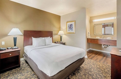 Garden Hills Condo | Large 2 Bedroom Condo in Buckhead Sleeps 6