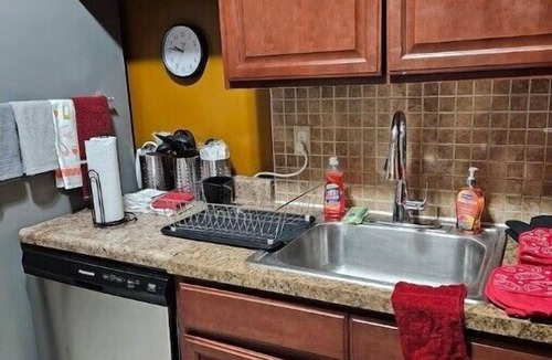 Newark Apartment | Large 3 brm 2 bth, Near EWR/NYC/Prudential Center and Penn Station