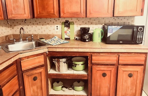Queens House | LARGE 4 BEDROOMS, 2 BATHS, BALCONY IN REGO PARK