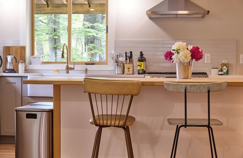 Fleischmanns House | Large Cook's Kitchen; 1st Fl Bedroom w/Ensuite; 10-Min to downtown Fleischmanns