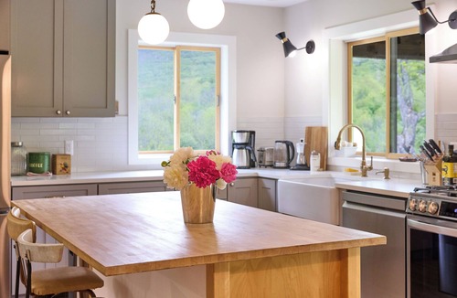 Fleischmanns House | Large Cook's Kitchen; 1st Fl Bedroom w/Ensuite; 10-Min to downtown Fleischmanns
