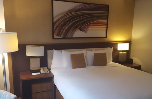 Central Park South Hotel | Large Studio+ Free Breakfast & happy hour beer and wine!