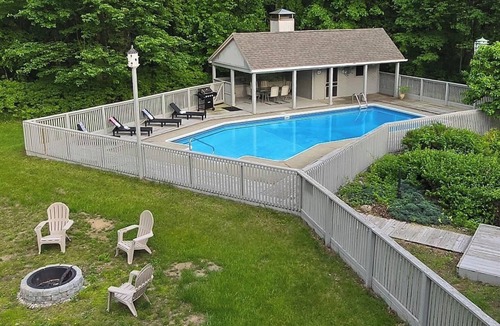 Fort Edward House | Large Villa: 5 Beds, 3 Baths, Firepit, Cozy Stay