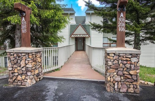 Edray Apartment | Leatherbark 306A 2BR/1BA Sleep 8 Fireplace Wi-Fi Close to Village & Slopes
