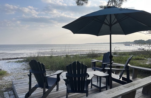 Panacea House | "Legasea," Old Florida Beachfront Charm with Two Screen Porches, Sleeps 7