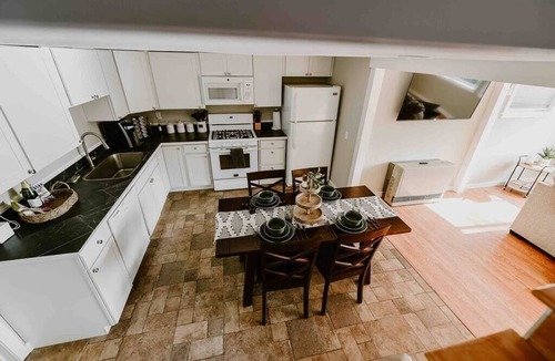 Winthrop House | Little Landing Cottage-gorgeous View BBQ Wi-fi