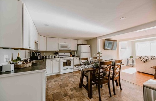 Winthrop House | Little Landing Cottage-gorgeous View BBQ Wi-fi
