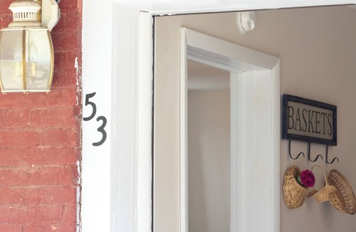 Mill Hall House | Little Red House on Hill Street 1bd, 1bth sleeps 4
