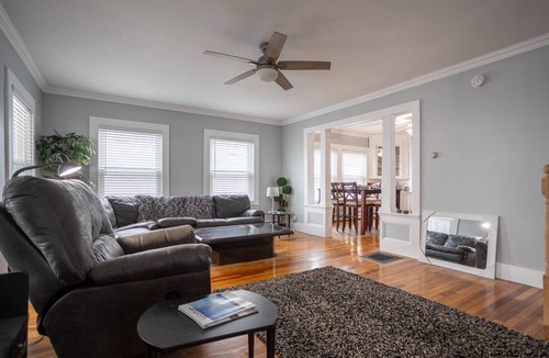 Hampton House | Location! Value! Steps to Beach! Perfect for Summer Trip- Spacious 4-5BR Retreat