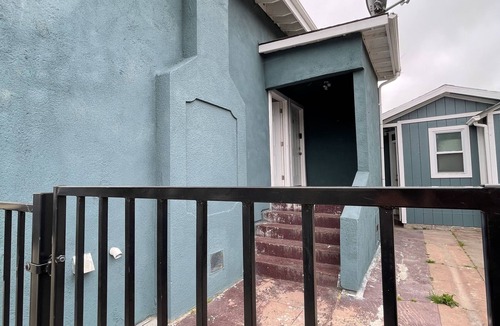 Belding Woods House | Loft 654A two blocks from Bart and Amtrak