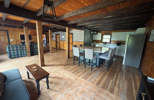 Orrtanna Cabin | Log Cabin Hideaway - off Route 30 - Game Room - Sleeps 8