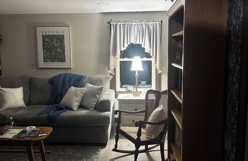 Cambra Bed & Breakfast | Loie’s Suite - room at Bramble House of Bloomingdale LLC, Bed & Breakfast