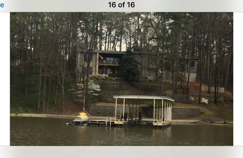 Mid America House | Looking for a little piece of heaven? This is it! Spectacular views and hot tub