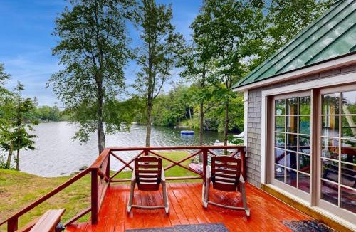 Oakland House | Loon Cove
