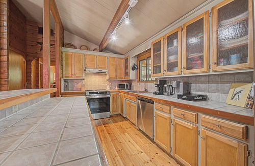 Beaver Shores House | Lorel’s-Lake Area; Fenced for PETS; Mins to Downtown Rogers-Marina-Bike Trails