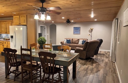 Subiaco House | Lovely 2 bedroom 2 bath home at the base of Mt Magazine near Subiaco Academy