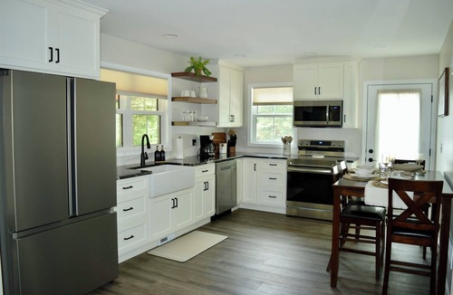 Loysville Cottage | Lovely 2-bedroom cottage with covered porch, hot tub and campfire area.