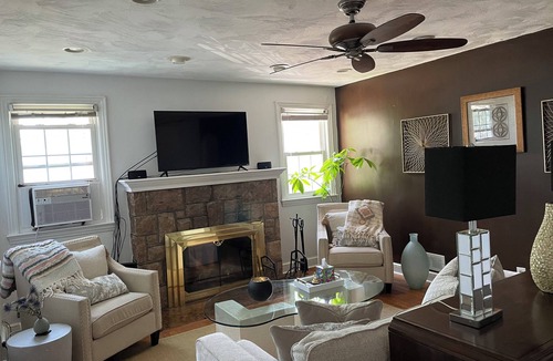 Teaneck House | Lovely 4-bedroom house in Teaneck - 3 mins walk to bus, 20 mins drive NYC.
