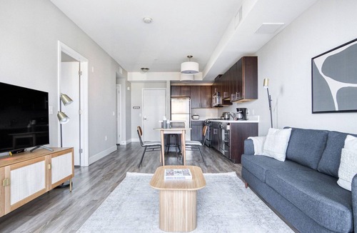Mountain View Apartment | Lovely Mountain View 1BR w/Pool & Gym, walk to Caltrain, by Blueground