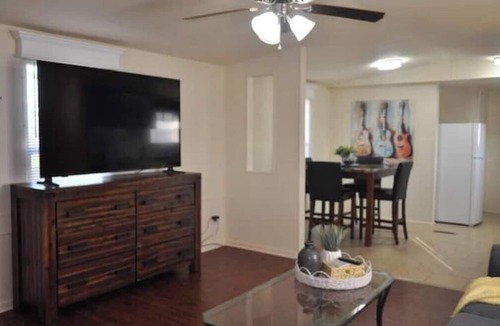 Lebanon House | Low Rent Rendezvous