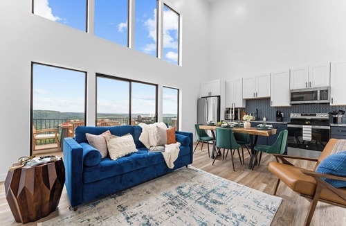Omaha House | Lux Lakeview Table Rock Branson w/Pool & Hot Tub