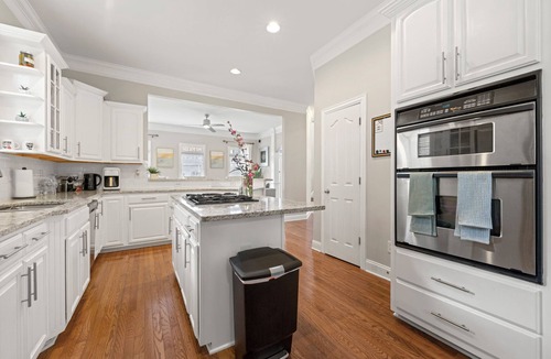 Church Street House | Lux Modern Home – Downtown, Aquarium, Zoo, Stone Mountain & Stadiums Sleep 10
