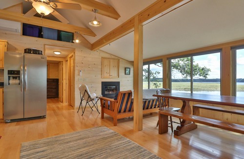 Bowdoinham Cabin | Luxe Bayfront Cabin w/Stunning Views & Shared Dock- Ideal for Hunting & Fishing