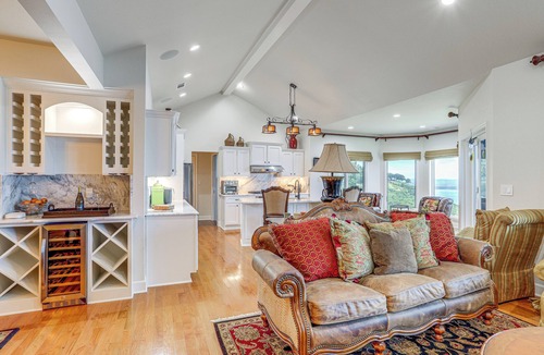 Quitman House | Luxe Home w/Panoramic Greers Ferry Lake Views
